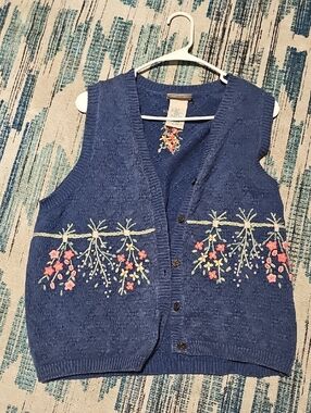 Northern Reflections Knit Vest with Floral Embroidery VTG